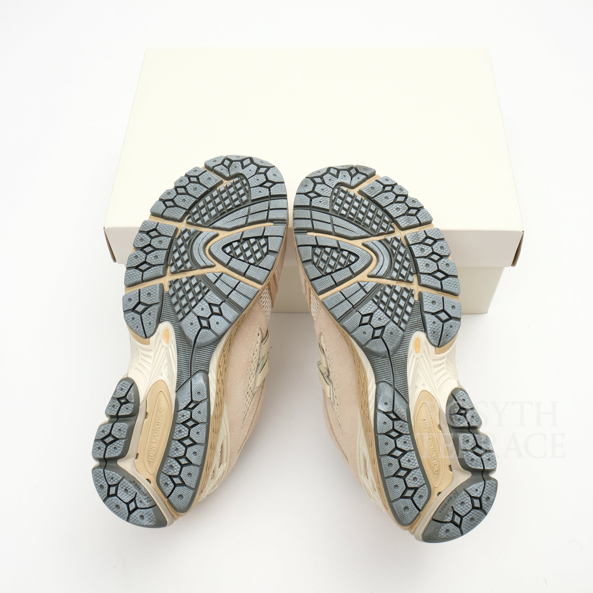 【NEW BALANCE x AURALEE / M1906RAU / US9】