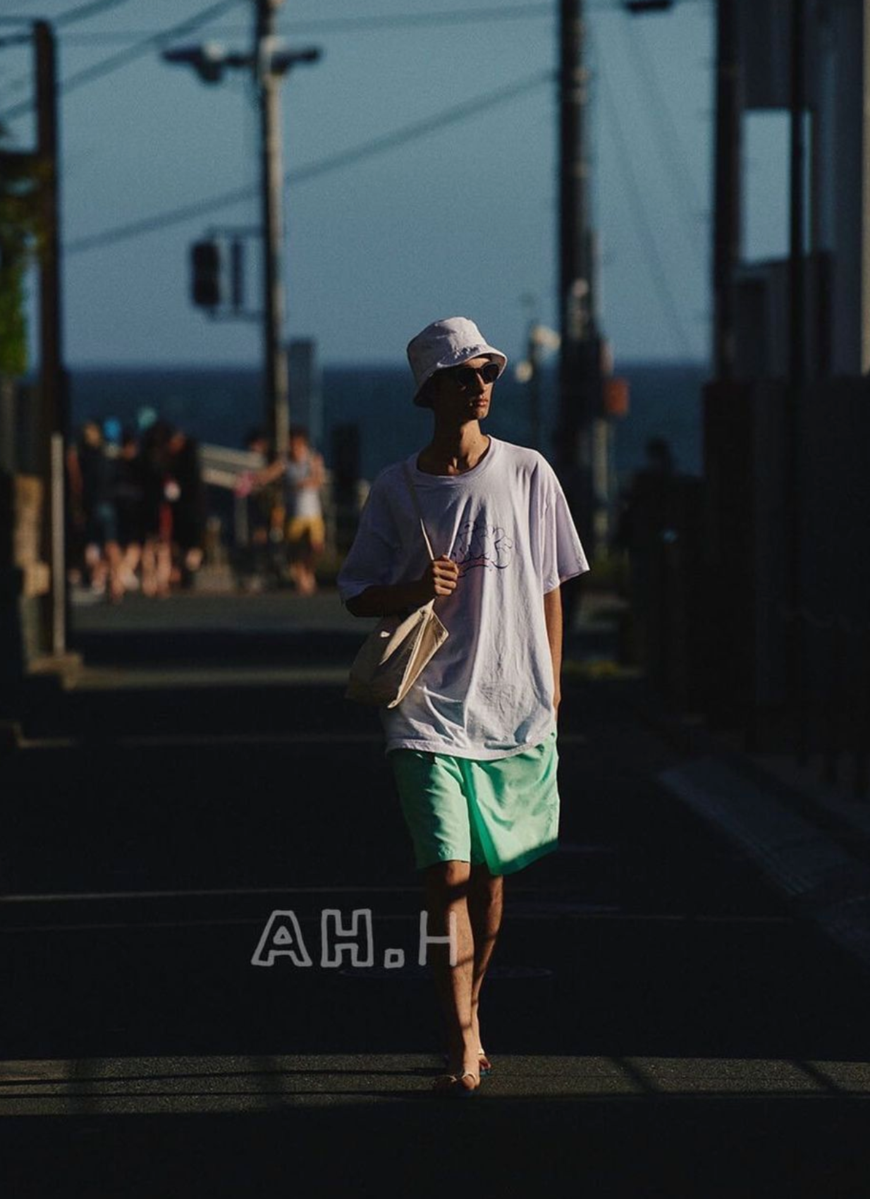 【Q-TEES / HEAVY CANVAS SMALL MESSENGER / OS】