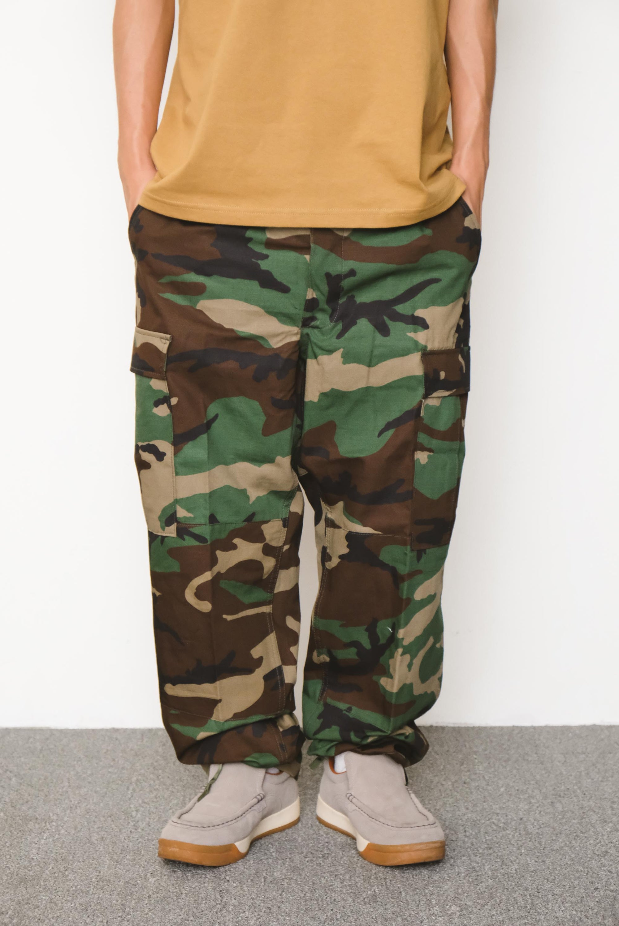 PROPPER Cargo Pants are lightweight and breathable, they provide maximum durability in classic style with all the functional details you need. The perfect Ripstop BDU Trousers for warmer days. Propper is a manufacturer of MIL-SPEC clothing. Since 1967, it has been one of the main uniform suppliers to the United States military. ROSYTH TERRACE Authorized Distributor of PROPPER Singapore.