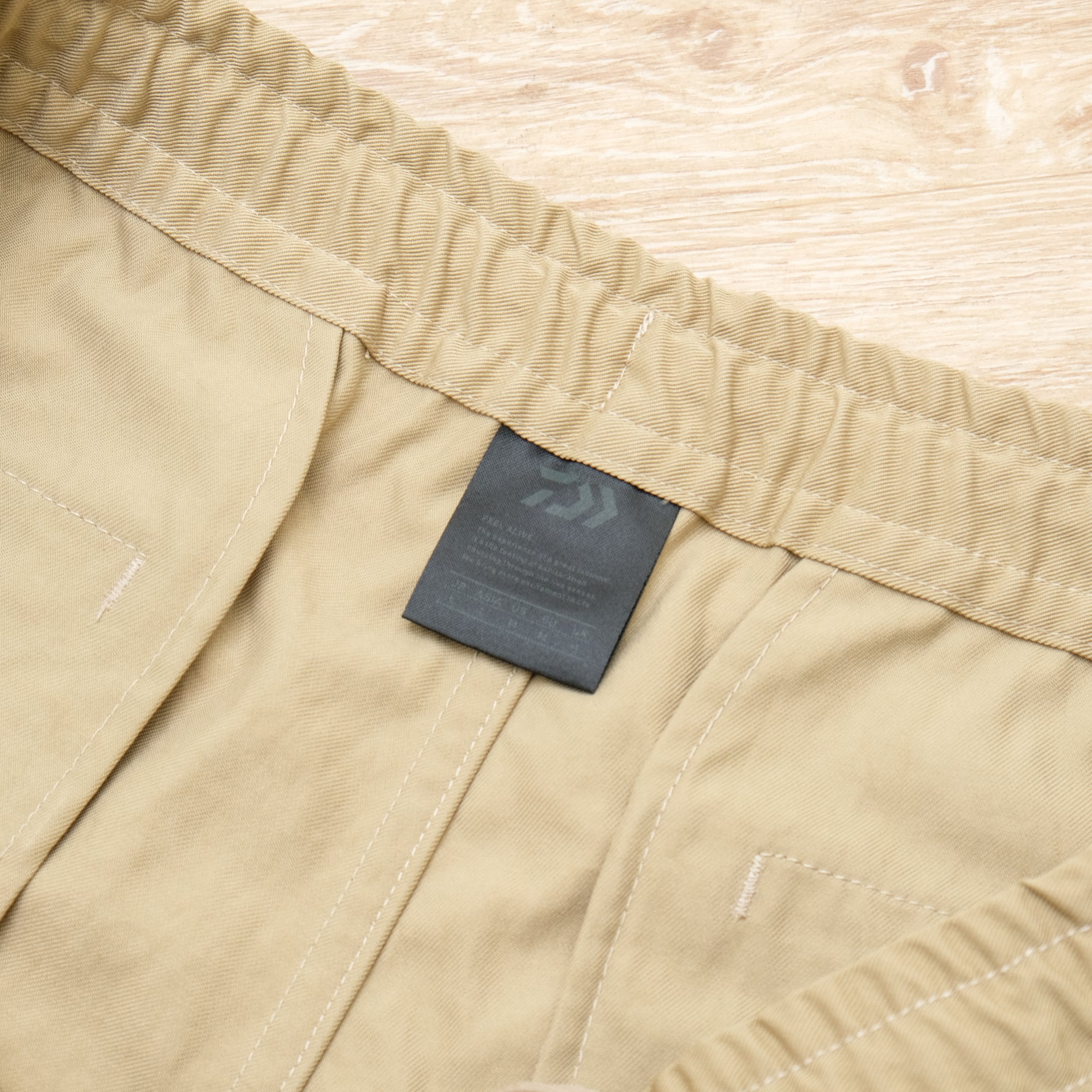 【DAIWA PIER39 / TECH EASY 2P SHORTS (SAFARI) / SIZE L】