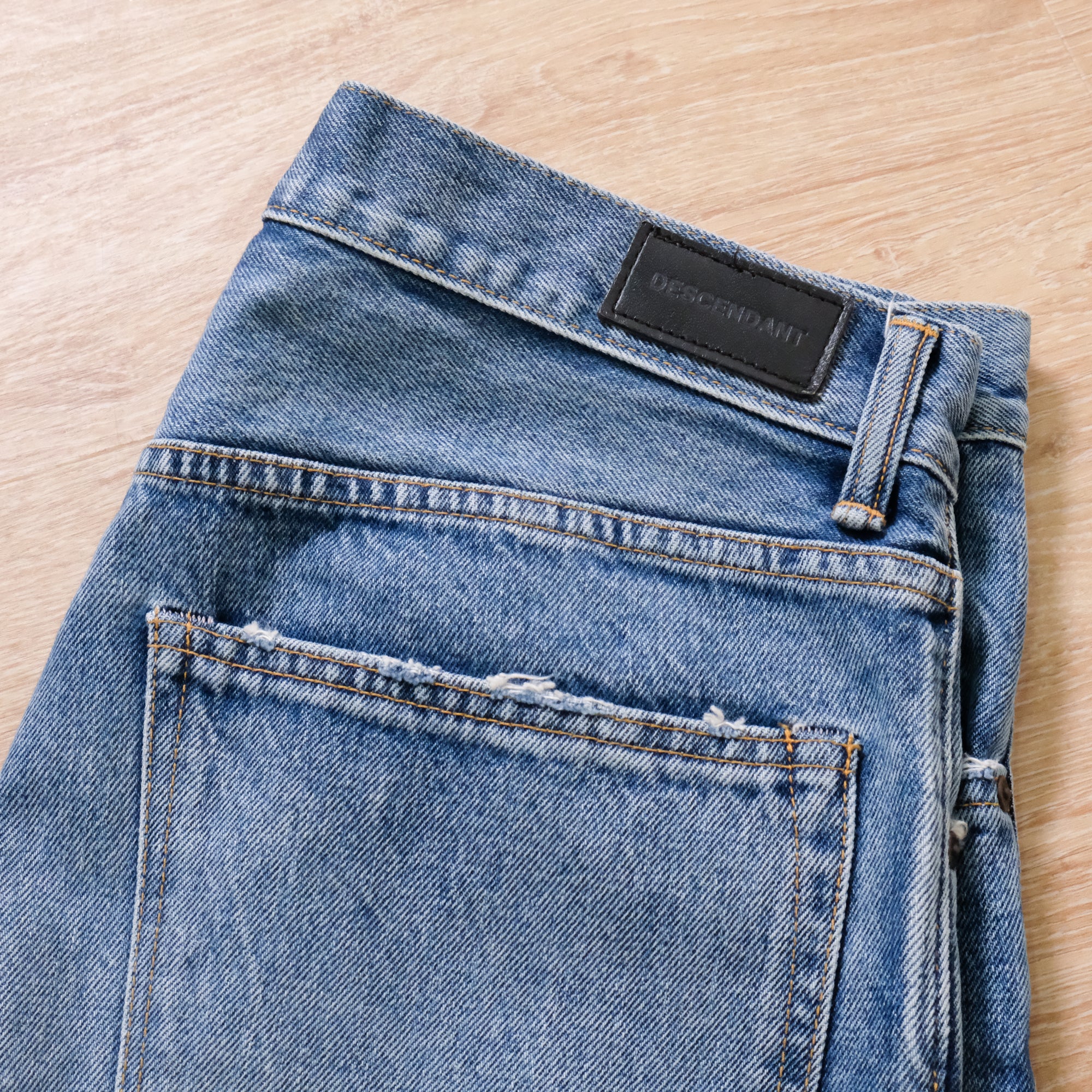 【DESCENDANT / HAMPTON DENIM SHORTS / SIZE 2】