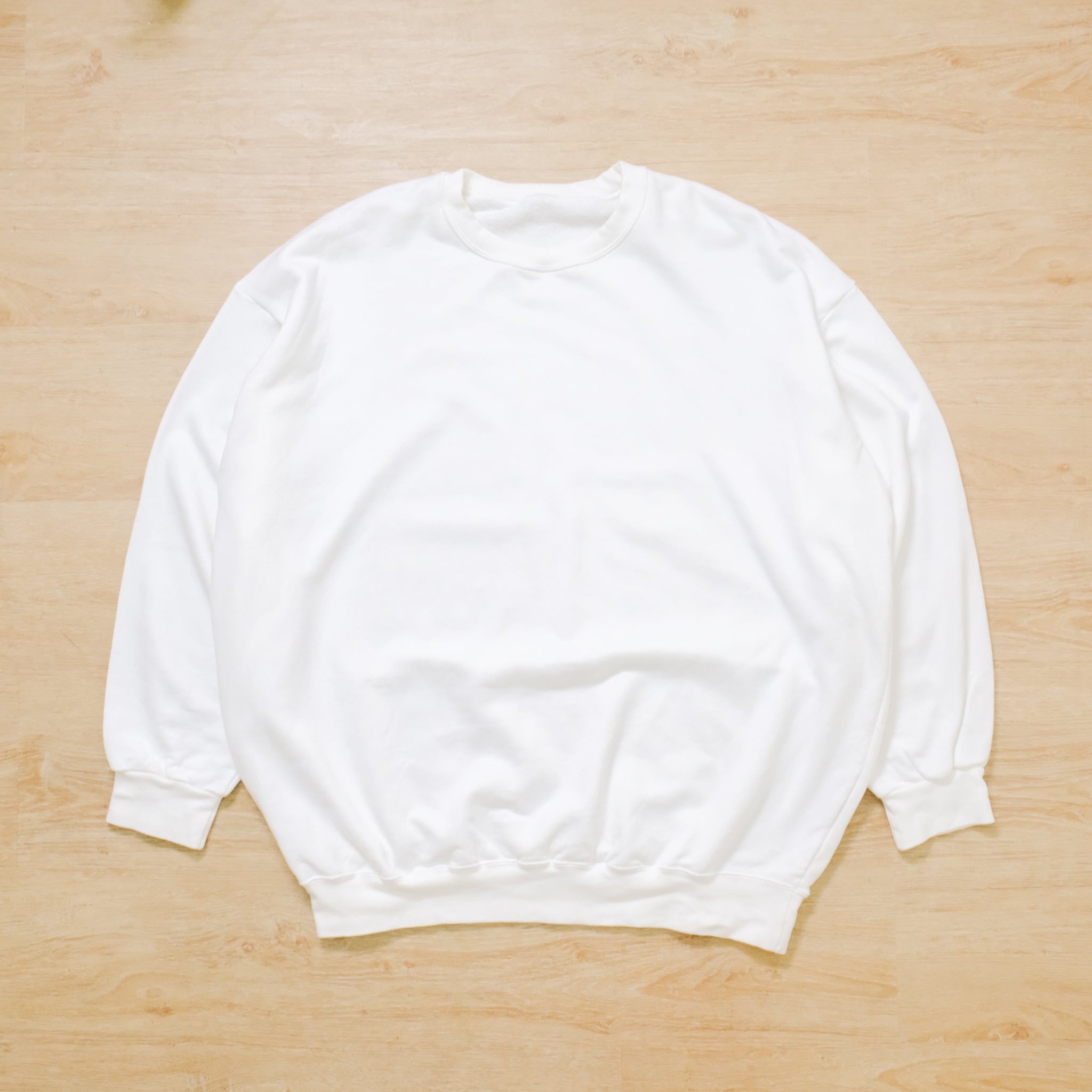 Big white sweatshirt best sale