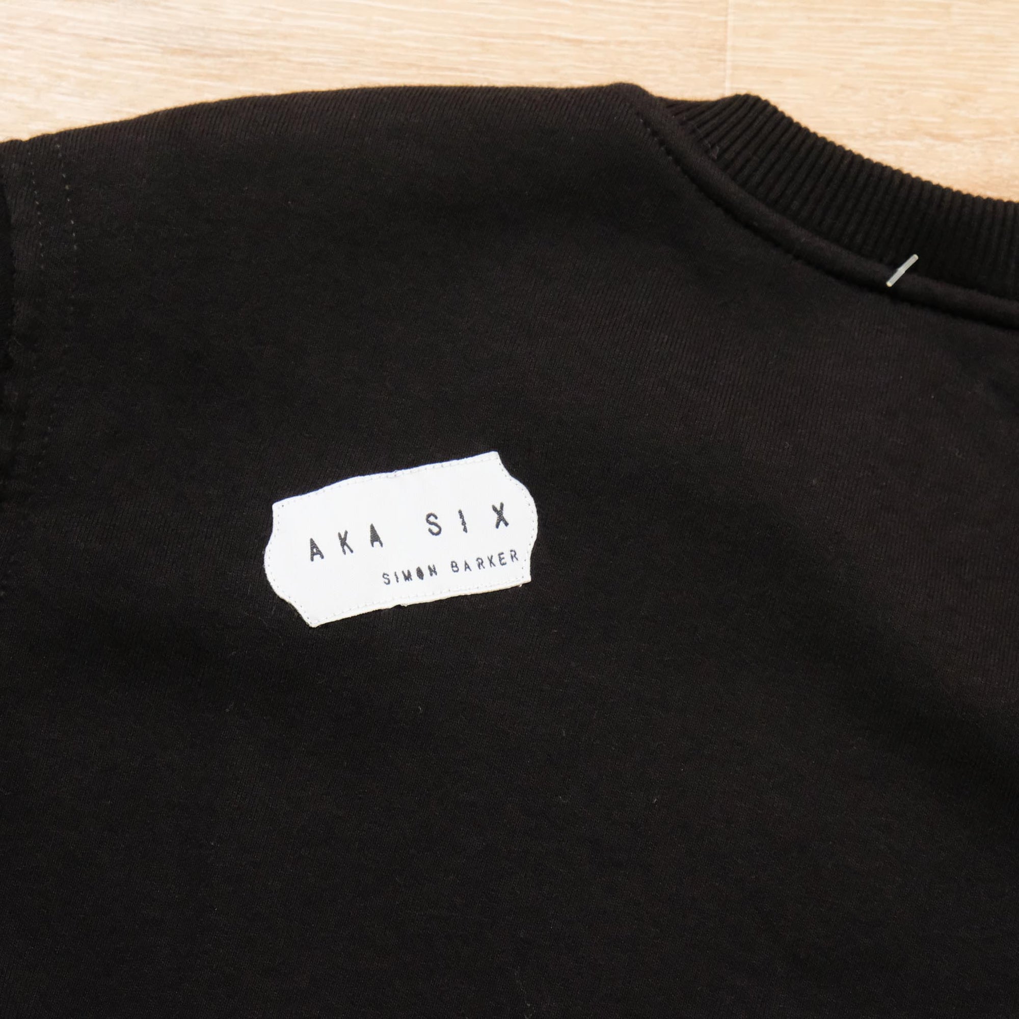 【AKA SIX BY SIMON BARKER / INVERTED CREW SWEAT BLACK / SIZE XL】