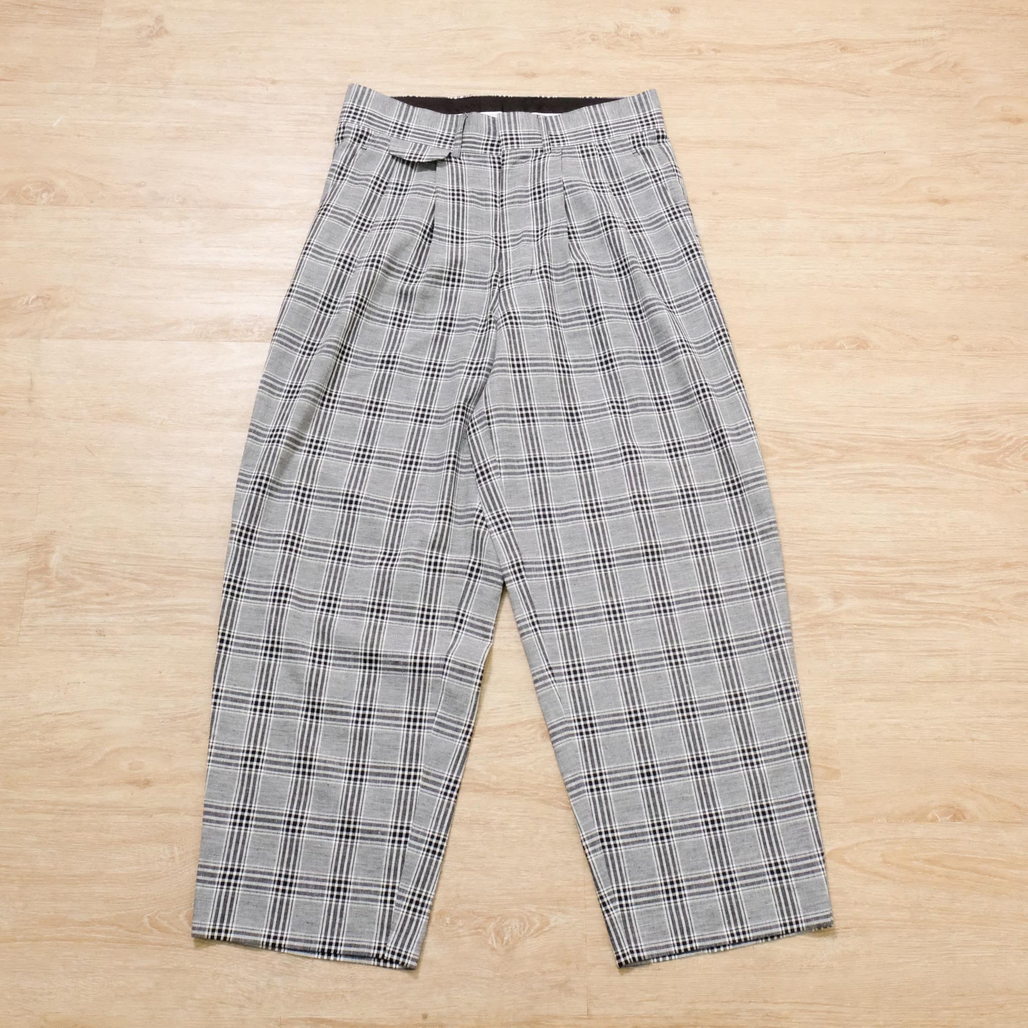 【ADULT ORIENTAL ROBES / SILHOUETTE TARTANS LINEN CHECK PANTS / SIZE 4】