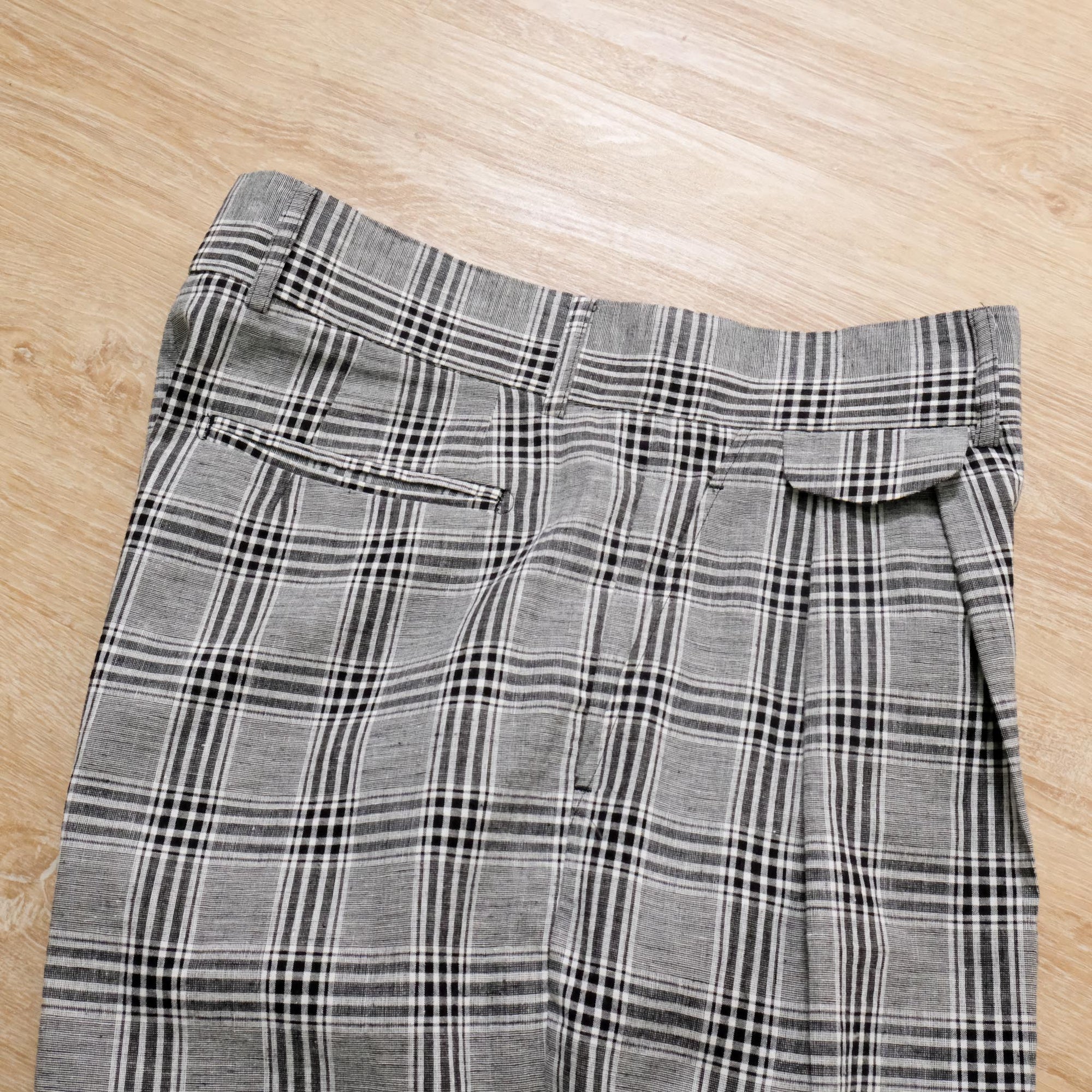 【ADULT ORIENTAL ROBES / SILHOUETTE TARTANS LINEN CHECK PANTS / SIZE 4】