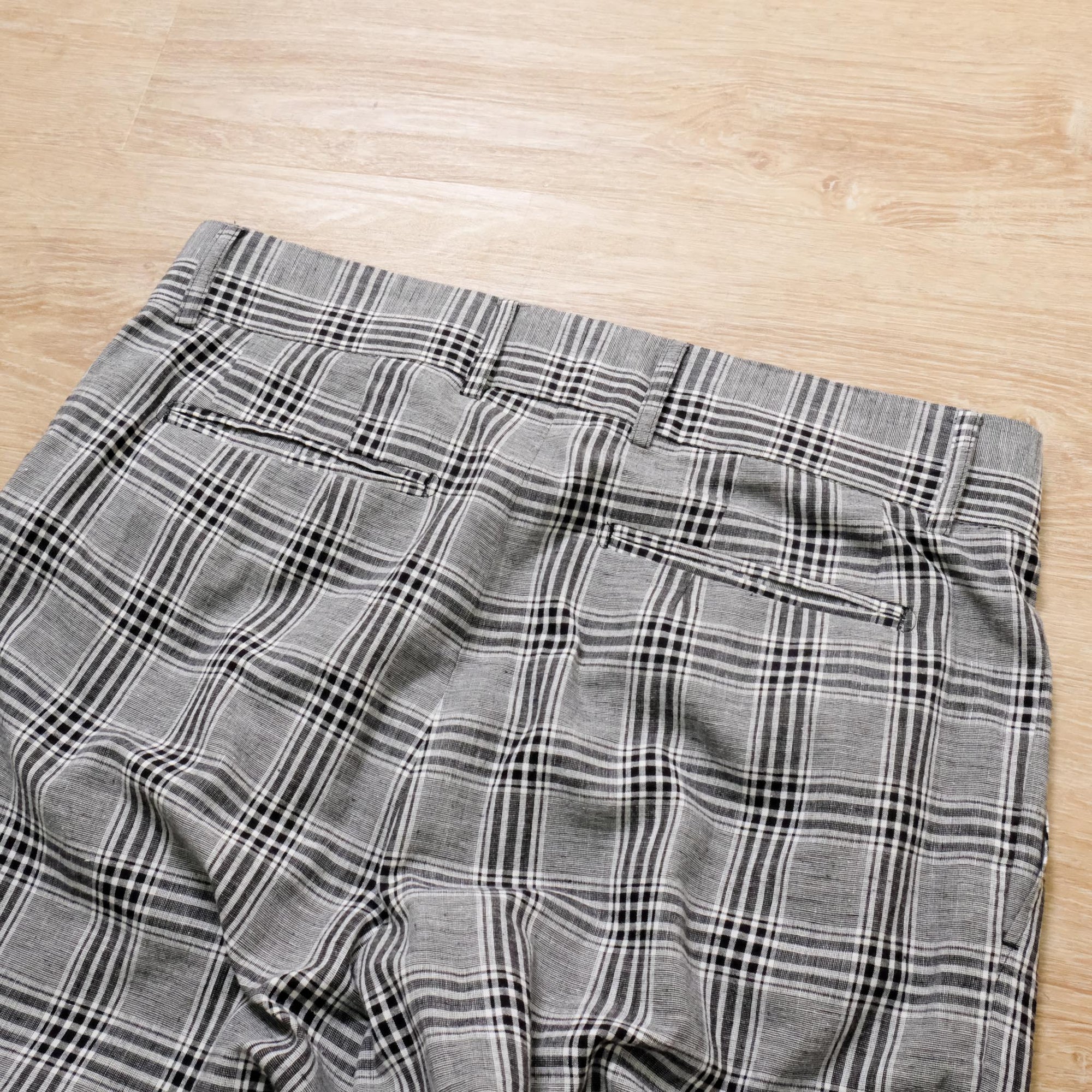 【ADULT ORIENTAL ROBES / SILHOUETTE TARTANS LINEN CHECK PANTS / SIZE 4】