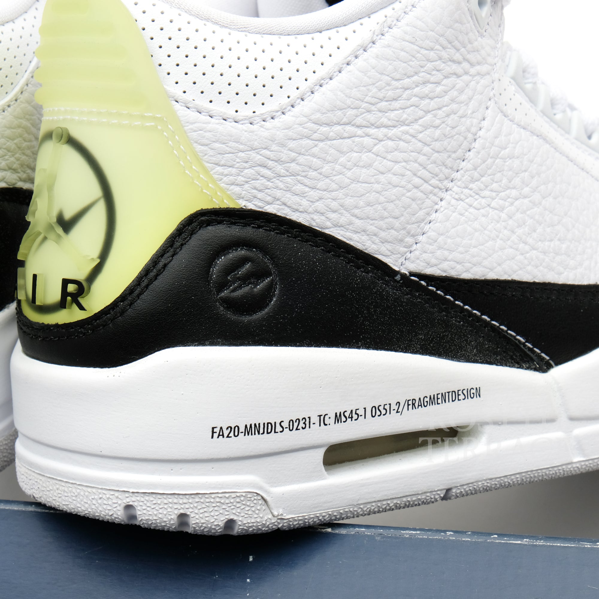 【fragment x JORDAN / AIR JORDAN 3 RETRO SP / US9】