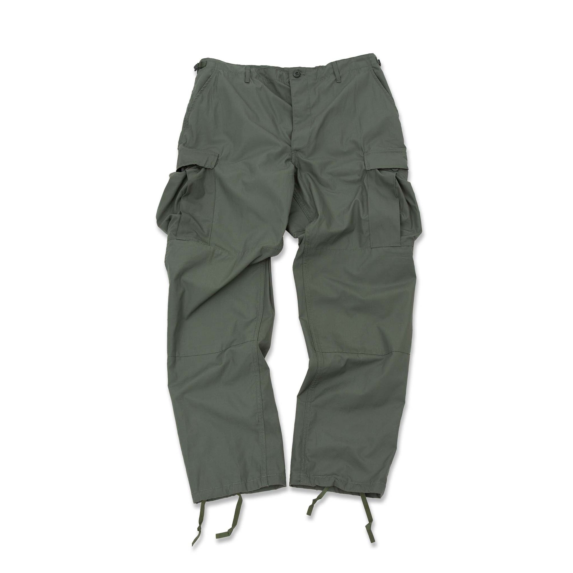 PROPPER Cargo Pants are lightweight and breathable, they provide maximum durability in classic style with all the functional details you need. The perfect Ripstop BDU Trousers for warmer days. Propper is a manufacturer of MIL-SPEC clothing. Since 1967, it has been one of the main uniform suppliers to the United States military. ROSYTH TERRACE Authorized Distributor of PROPPER Singapore.