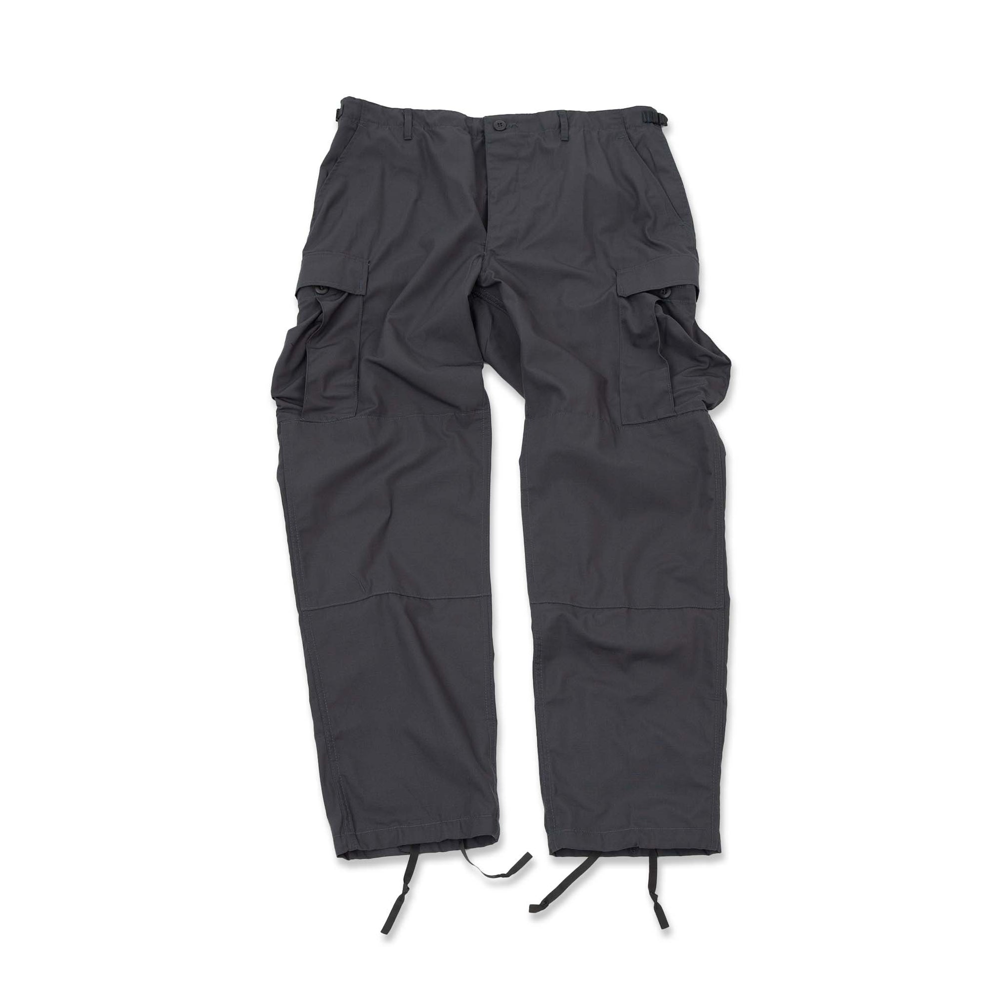 PROPPER Cargo Pants are lightweight and breathable, they provide maximum durability in classic style with all the functional details you need. The perfect Ripstop BDU Trousers for warmer days. Propper is a manufacturer of MIL-SPEC clothing. Since 1967, it has been one of the main uniform suppliers to the United States military. ROSYTH TERRACE Authorized Distributor of PROPPER Singapore.