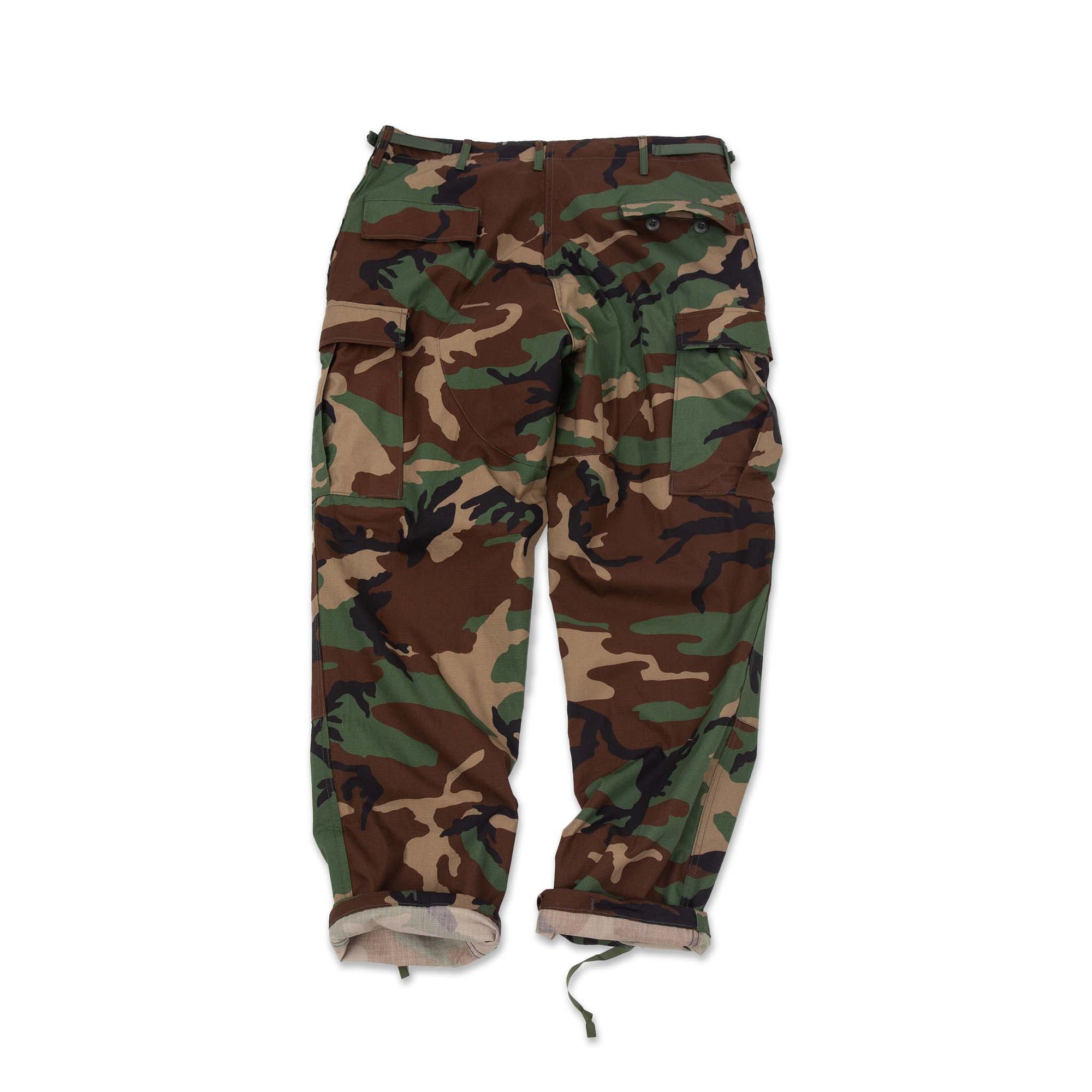 PROPPER Cargo Pants are lightweight and breathable, they provide maximum durability in classic style with all the functional details you need. The perfect Ripstop BDU Trousers for warmer days. Propper is a manufacturer of MIL-SPEC clothing. Since 1967, it has been one of the main uniform suppliers to the United States military. ROSYTH TERRACE Authorized Distributor of PROPPER Singapore.