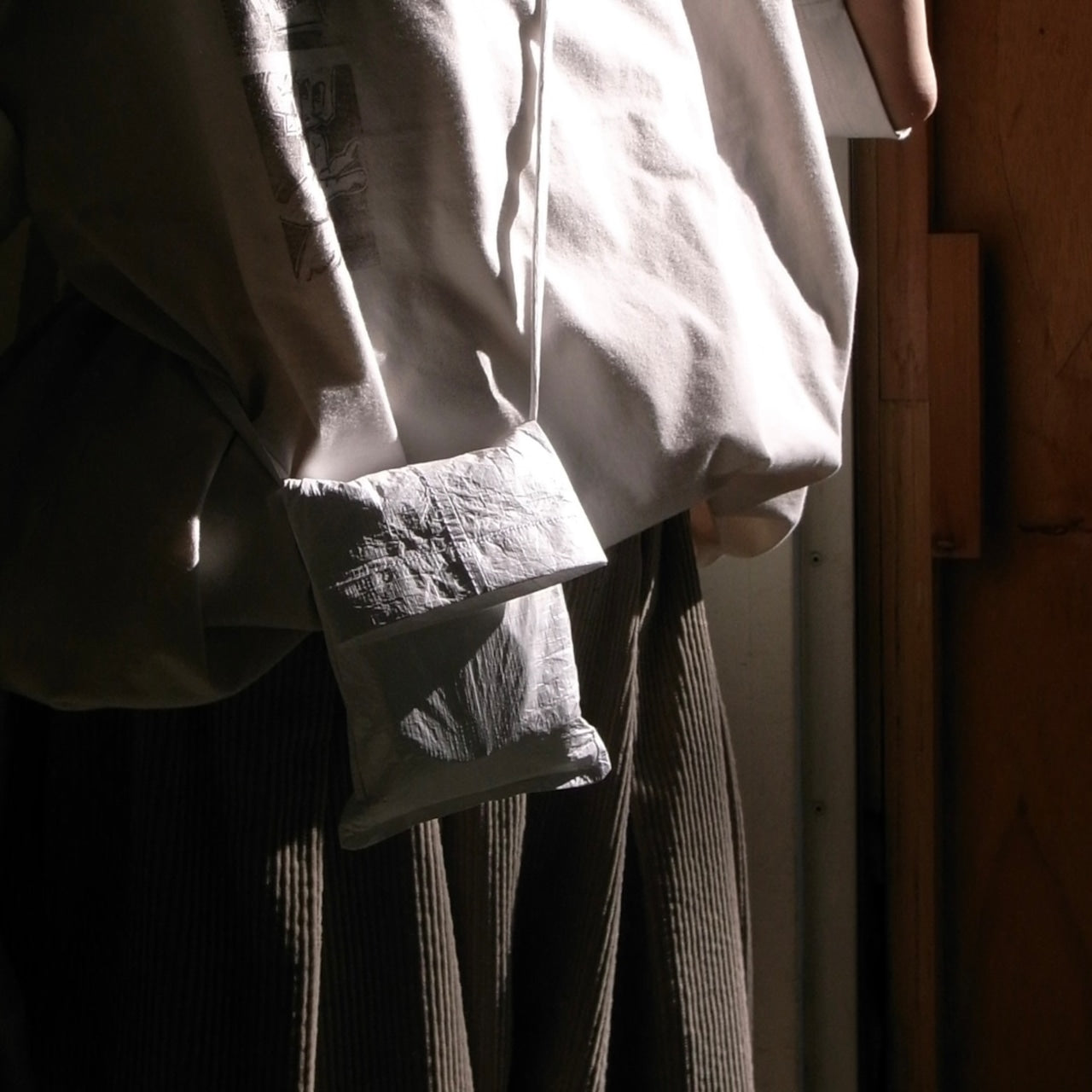 【ARITOMO x Sunsetter Publishing / TYVEK EXTRA LIGHT COMPACT CAMERA POCKET / OS】